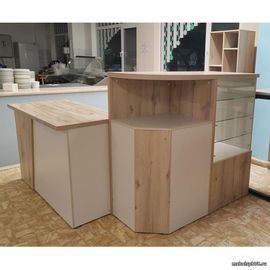 Кассовый стол для столовой с витриной
